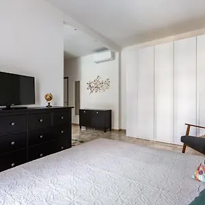 https://piazzale-udine-balcony-apt.it-lombardy.com